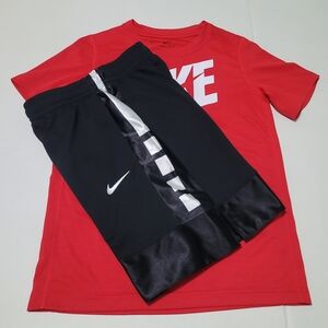 Nike boy’s set size Medium